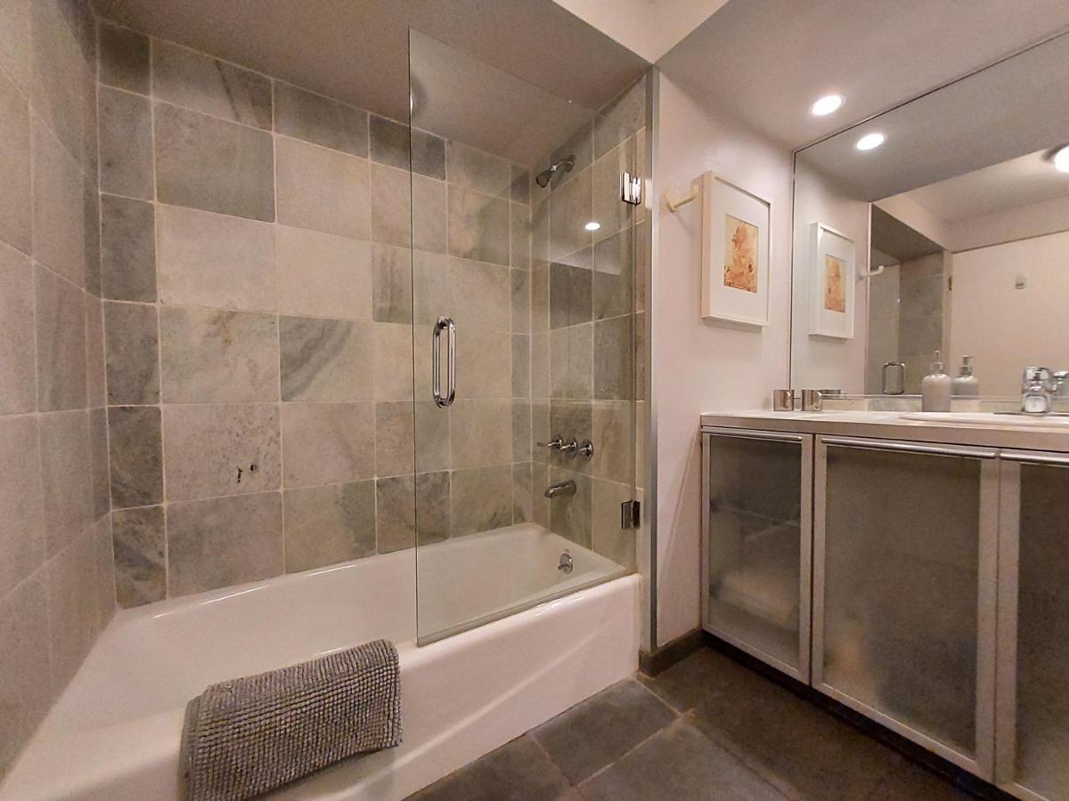 Silver Box Beverly Hills Holiday home *